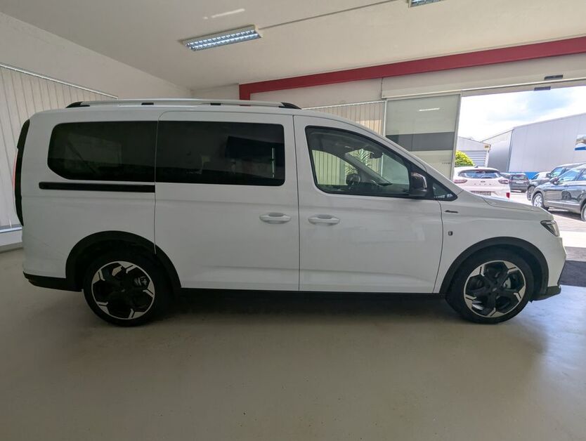Ford Tourneo Connect 9.844 km 35.440 € Dieburg 64807