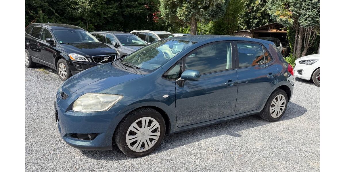 Toyota Auris 149.000 km 2.499 &euro; Detmold 32758