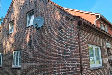 Zwei Häuser mit Möglichkeit zum Gewerbe auf großem Grundstück 32 zimmer