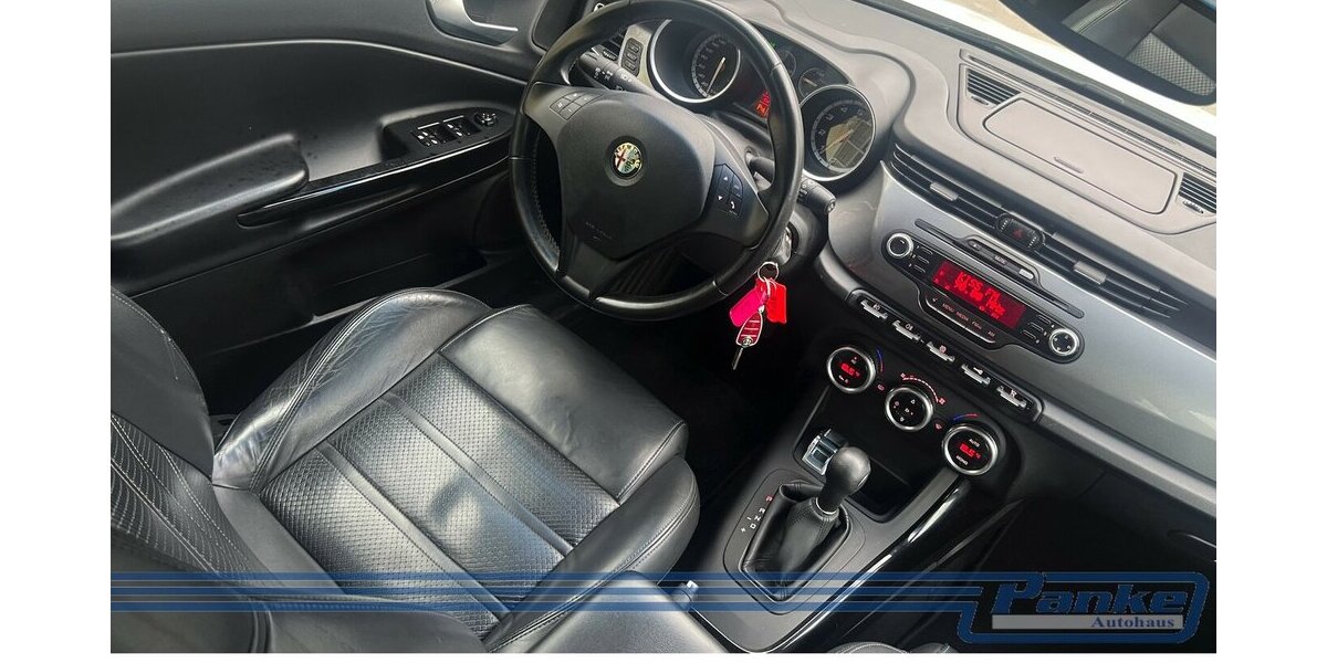 Alfa Romeo Giulietta 1.4 TB Turismo Aut.*BT*SHZ*Leder*Xenon 200.000 km 5.990 &euro; Berlin 13187
