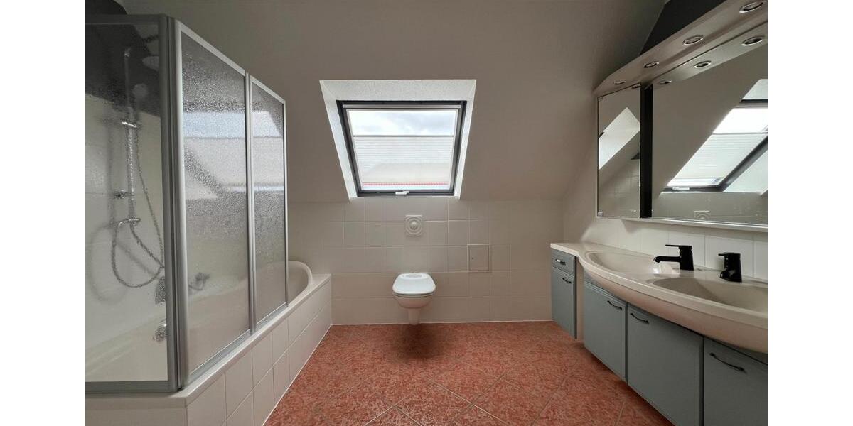 Dachgeschoßwohnung Jena - 5 Zimmer, 95 m&sup2;, 1.100&euro; | Angebot:26384249