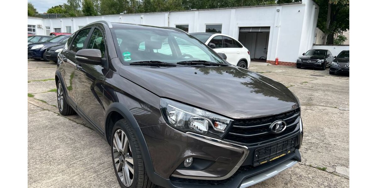 Lada Vesta 133.279 km 7.790 € Leipzig 04178