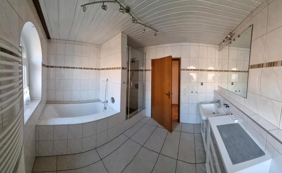 Erdgeschoßwohnung Schloß Holte-Stukenbrock Stukenbrock - 3 Zimmer, 149 m&sup2;, 1.050&euro; | Angebot:26402861