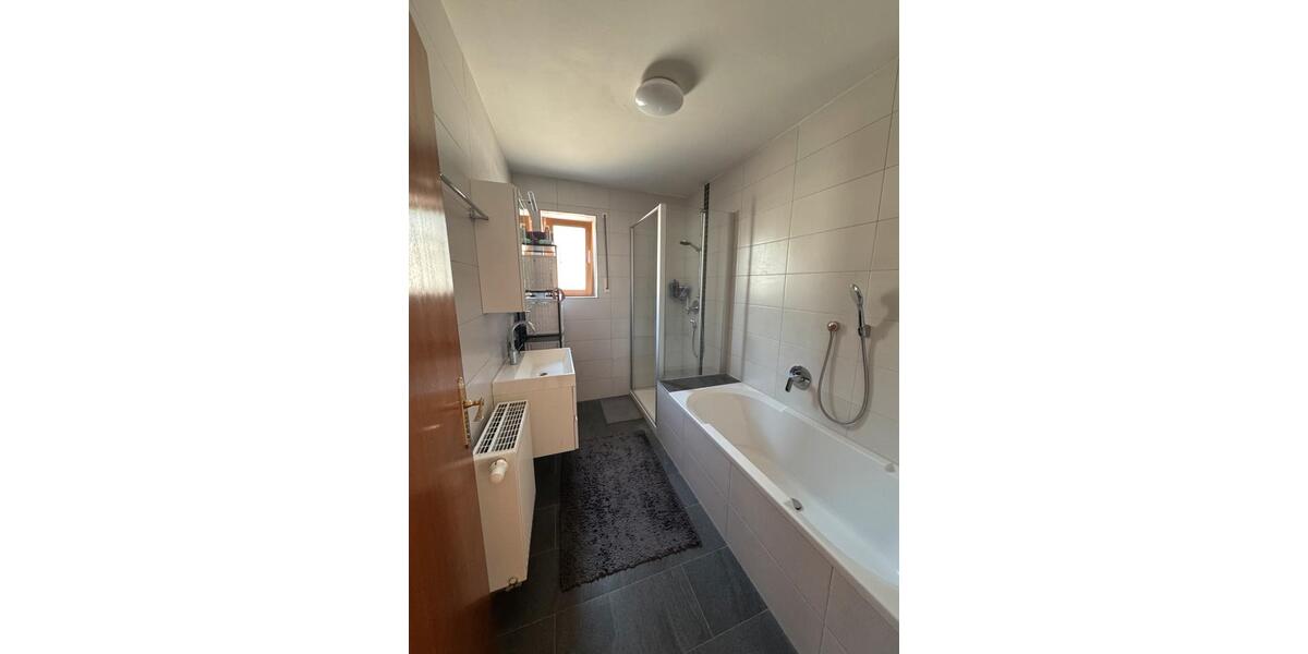 Etagenwohnung Neumarkt in der Oberpfalz Altenhof - 3 Zimmer, 106 m&sup2;, 1.200&euro; | Angebot:26327154