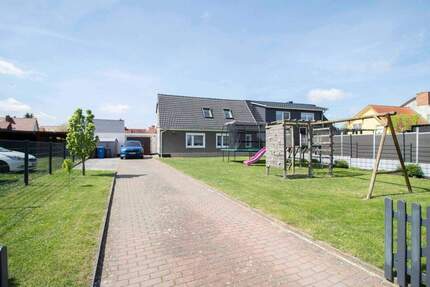 Bezugsfertiges Zuhause mit neu gestaltetem Innenhof und Spiel-Wiese für die Kinder 5 zimmer