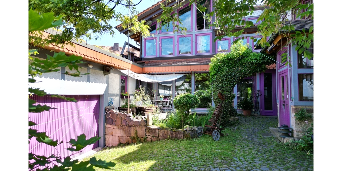 Ein Kasseler Wohnunikat mit Herz, Seele, Charakter und künstlerischer Handschrift – ein Gesamtkunstw - Zweifamilienhaus Kassel Oberzwehren | Angebot:26963105