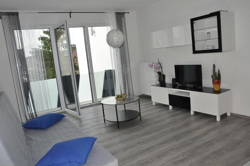 Möblierte 1-Zimmer-Wohnung mit Terrasse und EBK in Bad Friedrichshall