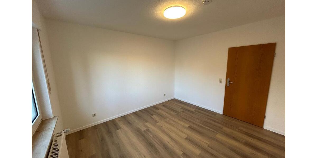 Frisch renoviert und viel Ruhe! 2 Zimmer Wohnung mit EBK und Balkon 2 zimmer