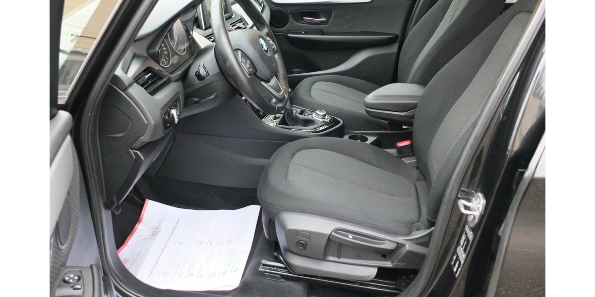 BMW 218 Active Tourer ADVANTAGE NAVI PARKASISSTENT SHZ 124.575 km 10.908 &euro; Köln 50858