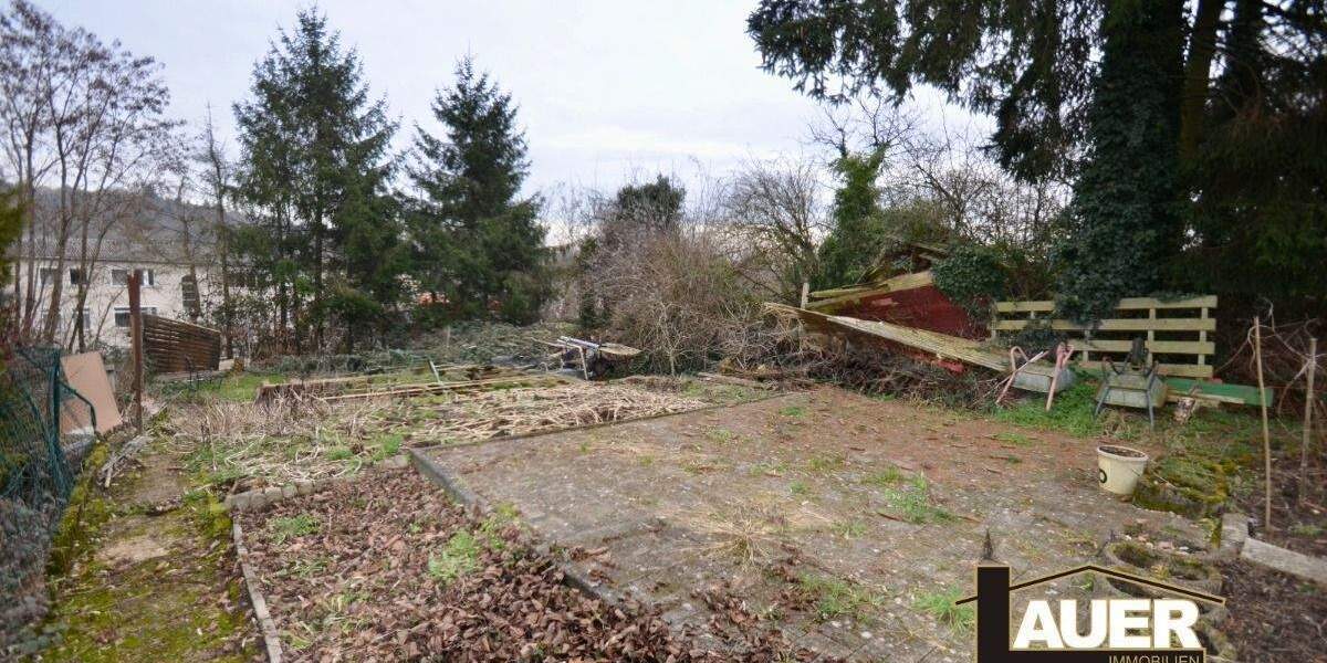 Doppelhaushälfte mit großem Garten in Saabrücken zu Verkaufen. 6 zimmer