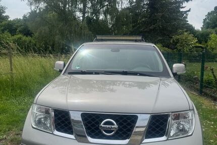 Nissan Pathfinder 247.900 km 8.900 &euro; Wiesbaden 65207