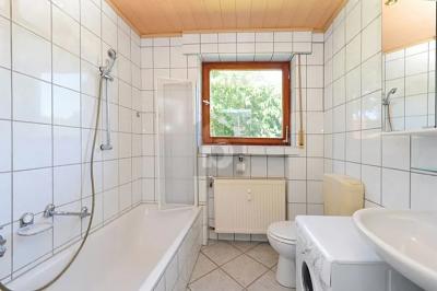 VERMIETETE EINHEIT + GARTEN & VIEL PLATZ - Zweifamilienhaus Bad Karlshafen | Angebot:26900700