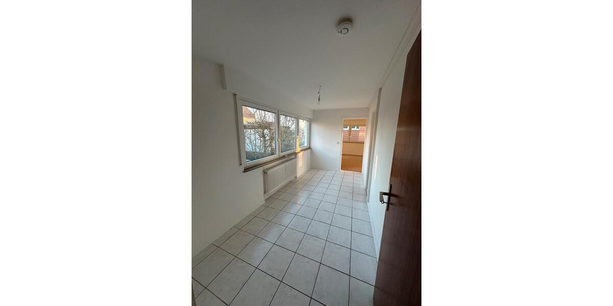 Etagenwohnung Tamm - 3 Zimmer, 80 m&sup2;, 1.550&euro; | Angebot:24762103