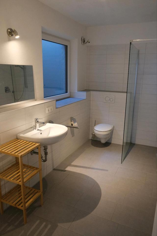 2 Zimmer im Souterrain