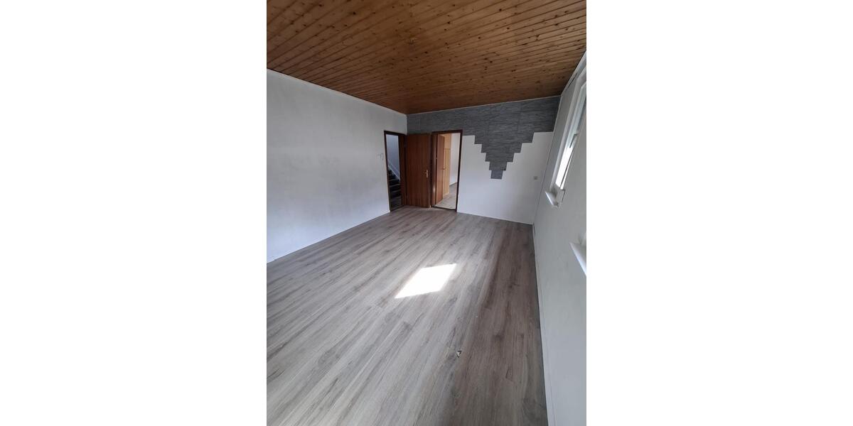 Einfamilienhaus Albstadt Gemarkung Onstmettingen - 7 Zimmer, 140 m&sup2;, 920&euro; | Angebot:26611076