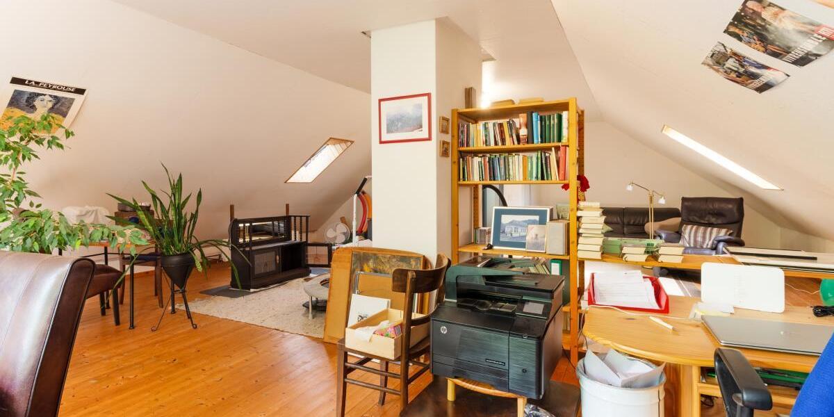 Trier-Feyen - Großzügiges freistehendes Wohnhaus in individueller Lage mit viel Grün - Einfamilienhaus Trier Feyen-Weismark | Angebot:26441155