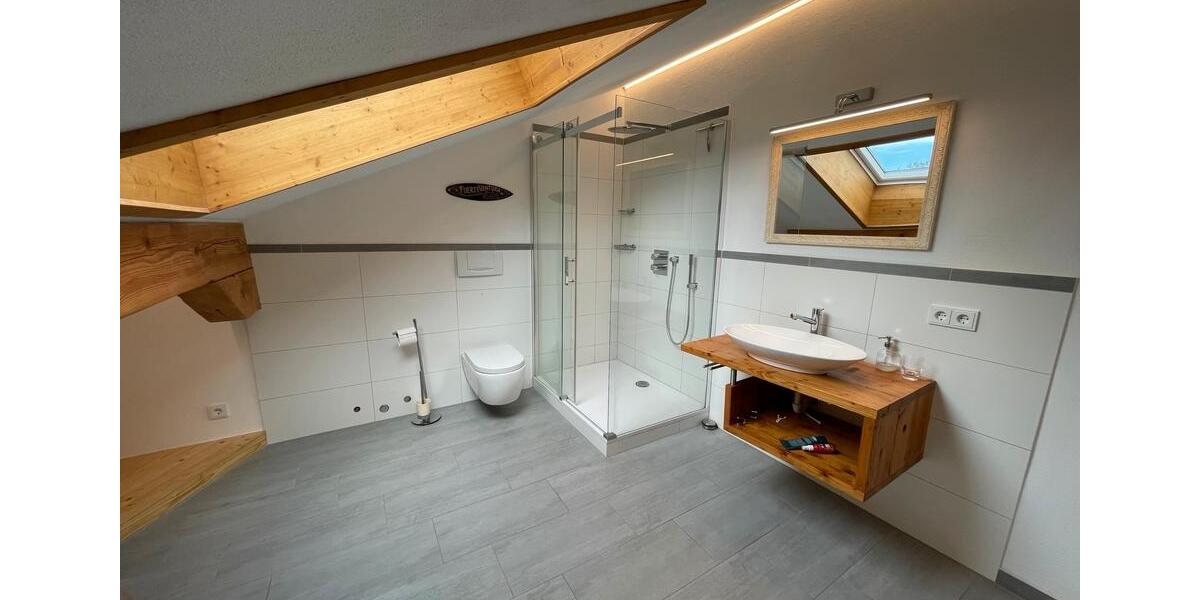 Dachgeschoßwohnung Pinneberg - 2 Zimmer, 80 m&sup2;, 990&euro; | Angebot:25023074