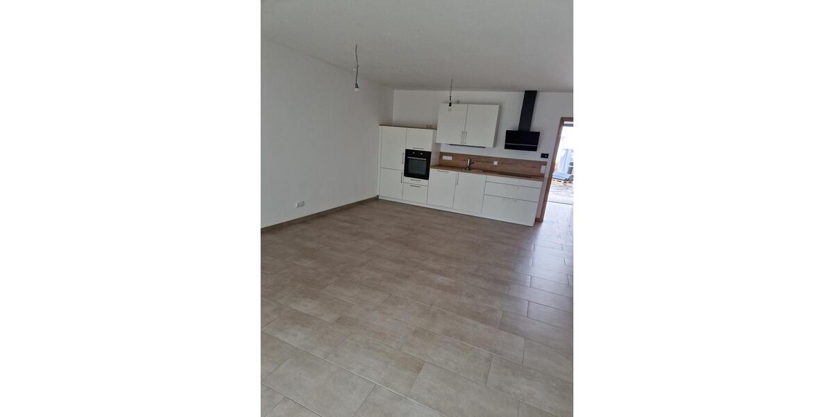 Zentrumsnahe Erdgeschosswohnung inkl. Küche ab sofort zu vermieten! 2 zimmer