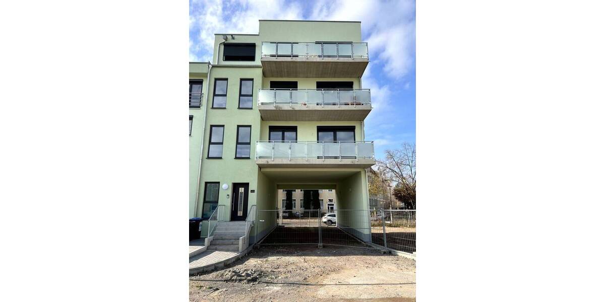 Exklusive Eigentumswohnung inkl. sehr hochwertiger Einbauküche und großem Balkon, optional Stellplatz 3 zimmer