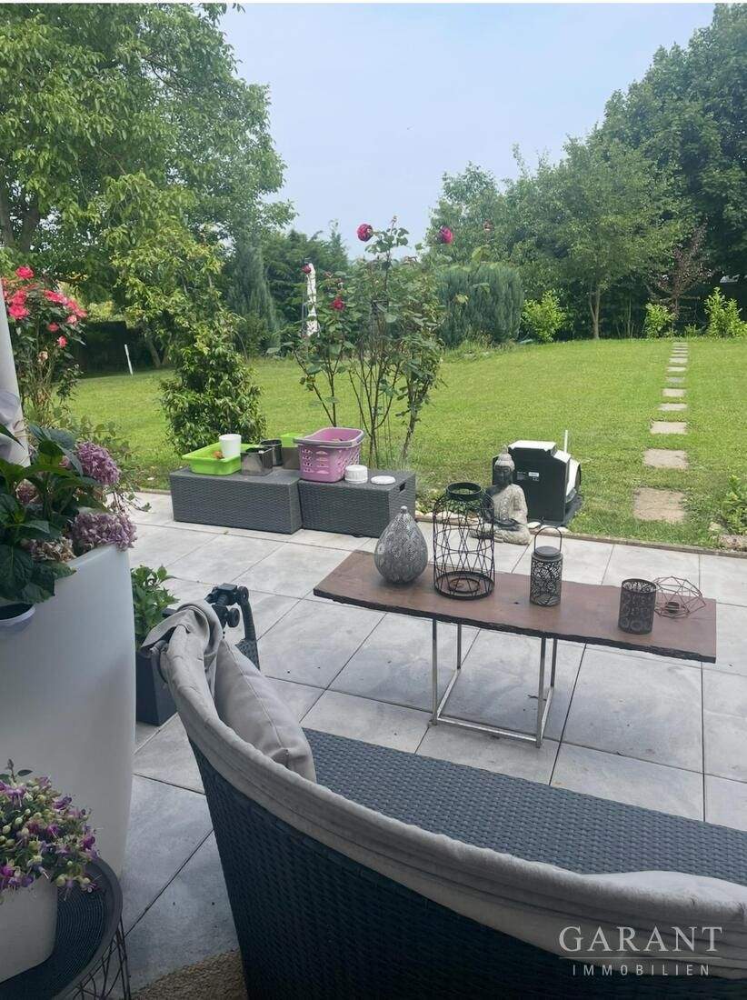 Exklusives Dreifamilienhaus von 2011 mit Wärmepumpe, Solar & 1.510 qm Grundstück 9 zimmer