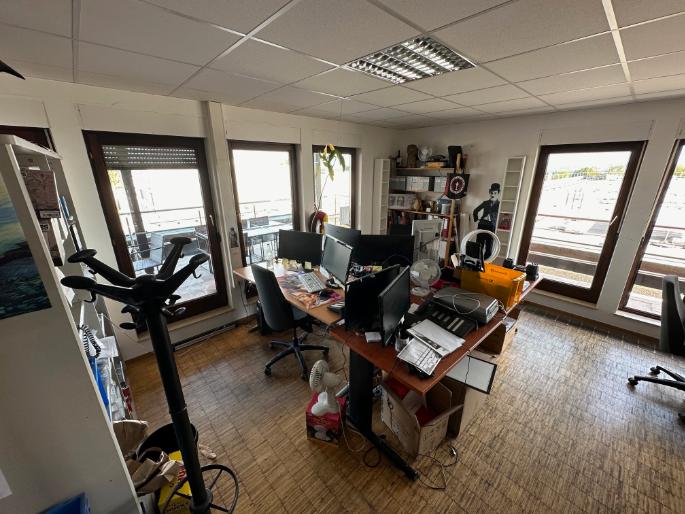 Penthouse-Büro mit Dachterrasse, Flughafenblick, komplett möbliert, sofort frei zimmer