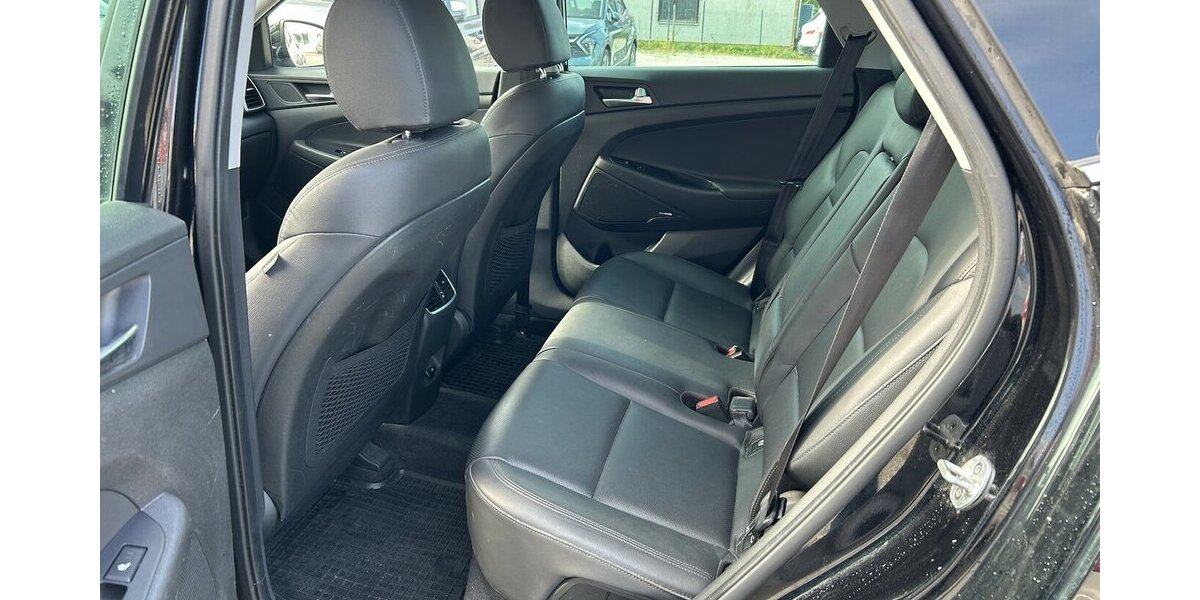 Hyundai Tucson 2.0 CRDi Automatik 4WD Premium Navi AHK 191.900 km 15.500 &euro; Altdorf 84032