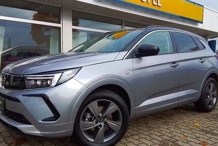 Opel Grandland (X) 14.615 km 25.350 &euro; Schönebeck (Elbe) 39218
