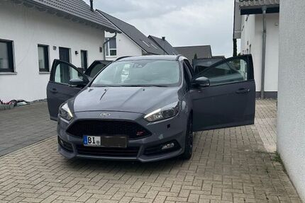 Ford Focus 129.000 km 16.499 &euro; Bielefeld 33659