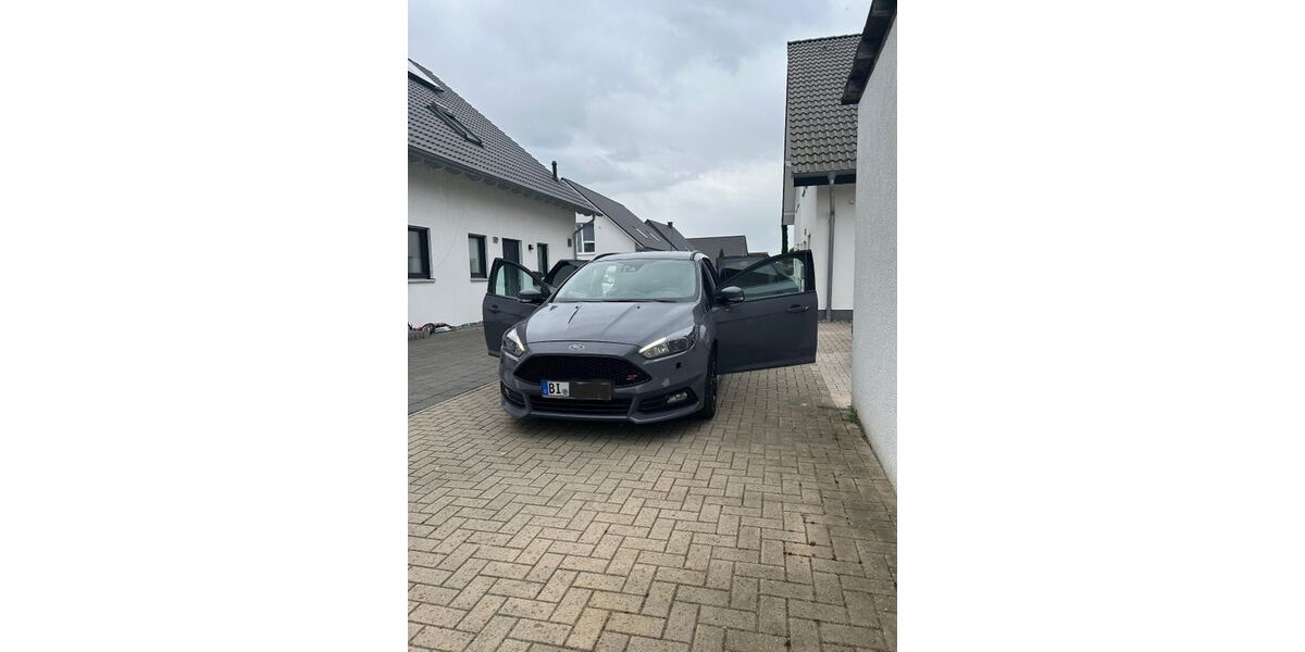 Ford Focus 129.000 km 16.499 &euro; Bielefeld 33659