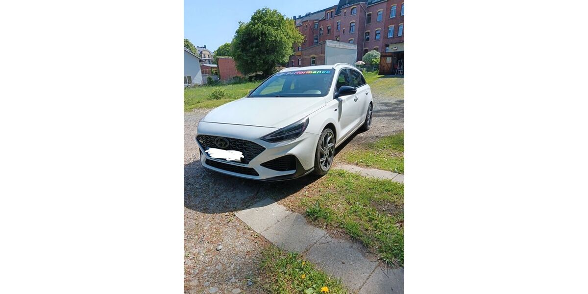 Hyundai i30 27.200 km 21.999 &euro; Falkenstein 08223