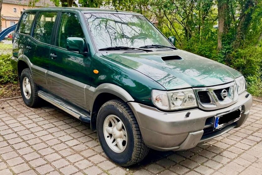 Nissan Terrano 69.410 km 4.990 € München 81825