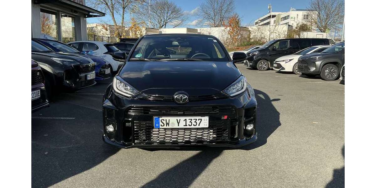 Toyota Yaris 15.000 km 35.900 € Nürnberg 90408
