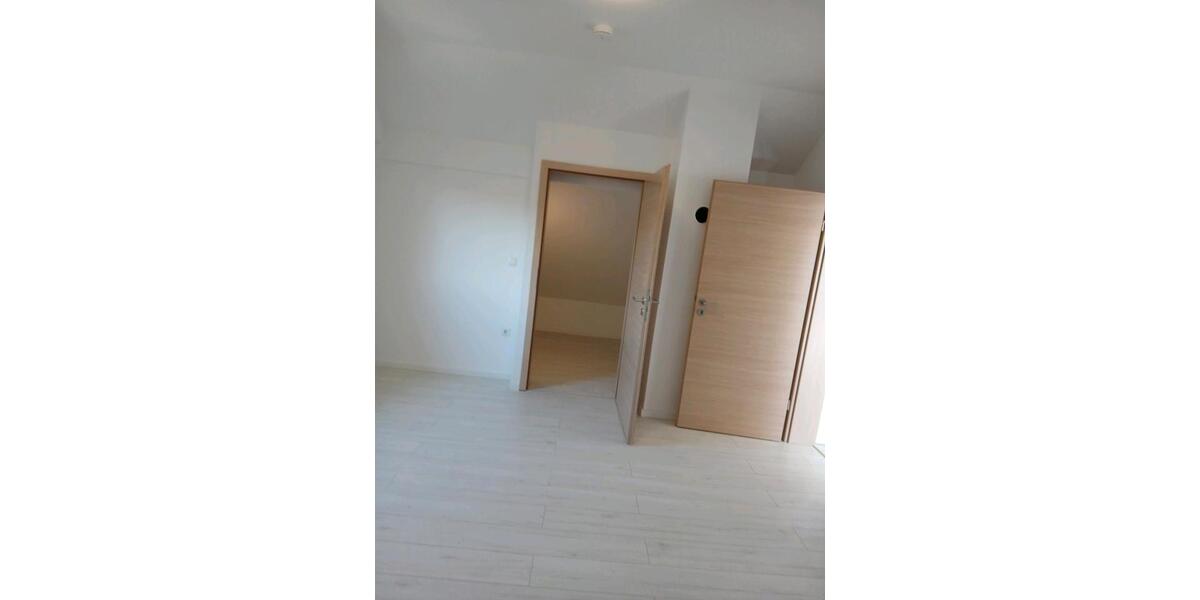 Dachgeschoßwohnung Eggenfelden - 4 Zimmer, 85 m&sup2;, 11&euro; | Angebot:26413715