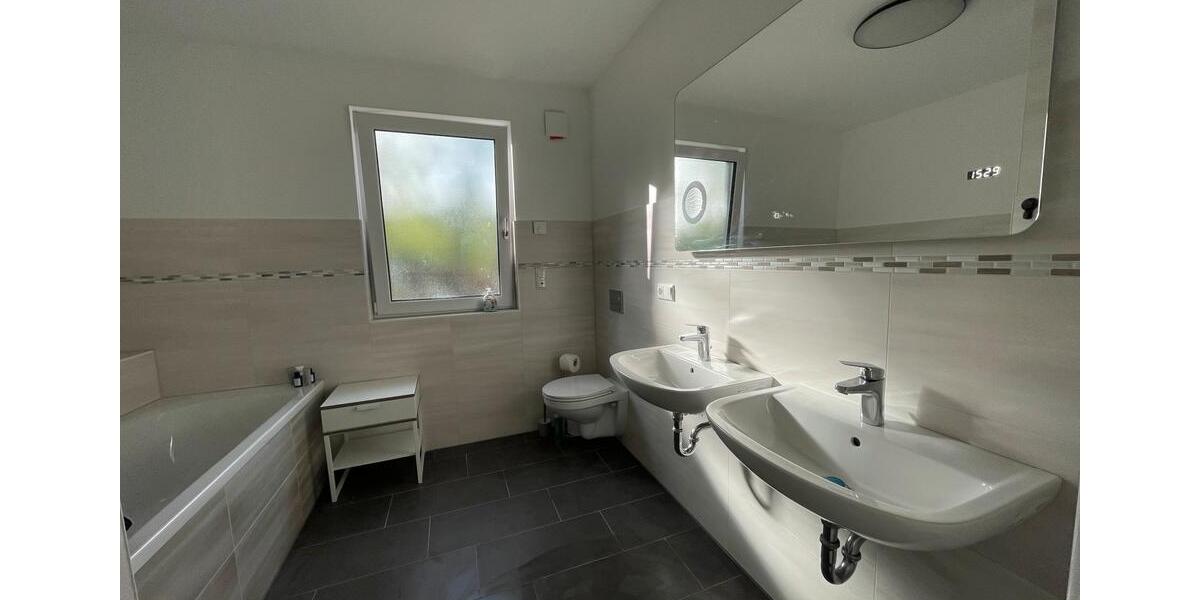 Erdgeschoßwohnung Am Mellensee - 4 Zimmer, 110 m&sup2;, 2.995&euro; | Angebot:26412847