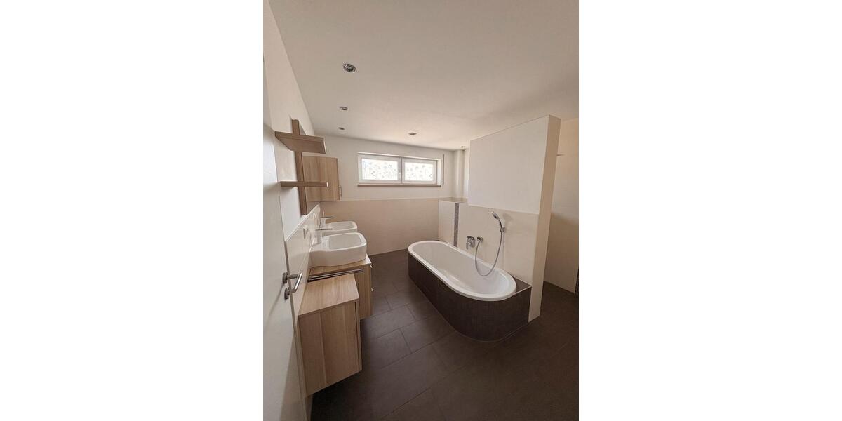 Doppelhaushälfte Aholfing - 4 Zimmer, 140 m&sup2;, 1.490&euro; | Angebot:25329422