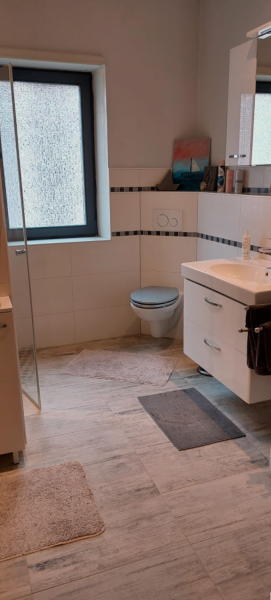 ObjNr:18938 - Hochwertig saniertes Zweifamilienhaus mit Ladenanteil 8 zimmer