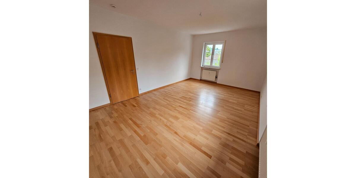 Etagenwohnung Deggendorf - 4 Zimmer, 115 m&sup2;, 1.100&euro; | Angebot:26413727