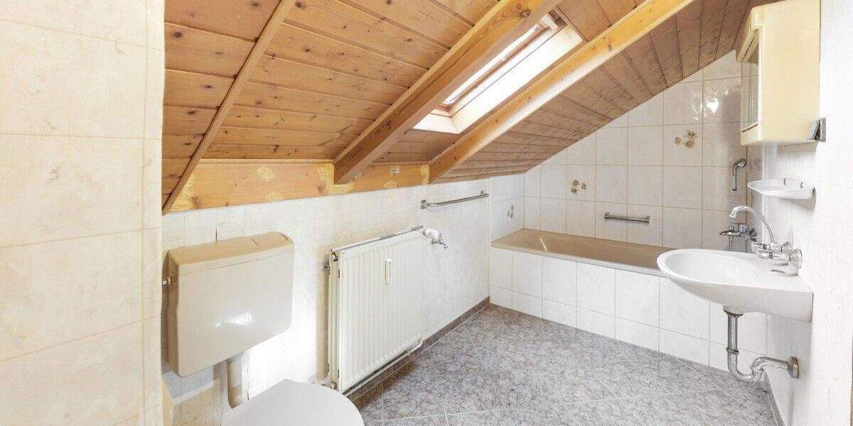 Einfamilienhaus Bad Windsheim - 7 Zimmer, 179 m&sup2;, 329.000&euro; | Angebot:25732870