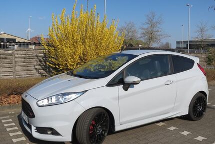Ford Fiesta 93.500 km 14.200 &euro; Sonsbeck 47665