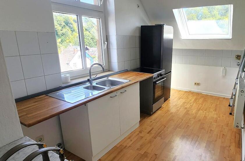 CHARMANTE 2,5 ZIMMER MAISONETTE-WOHNUNG IN ZENTRALER WOHNLAGE! zimmer