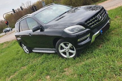 Mercedes-Benz ML 350 212.000 km 17.900 &euro; Mörfelden-walldorf 64546