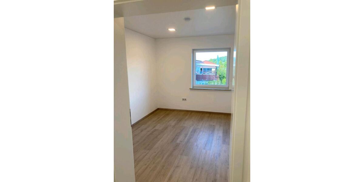 Erdgeschoßwohnung Sulzfeld - 4 Zimmer, 132 m&sup2;, 1.015&euro; | Angebot:26288314