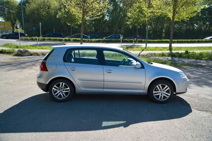 VW Golf 161.153 km 2.000 &euro; Kissing 86438