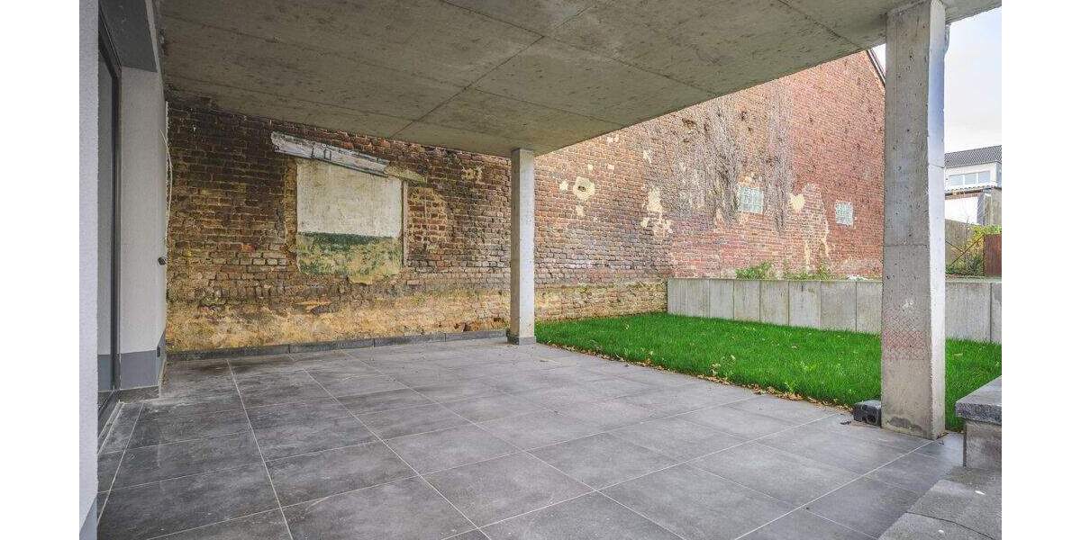 Neuwertige Eigentumswohnung im sanierten 3- Familienhaus 4 zimmer