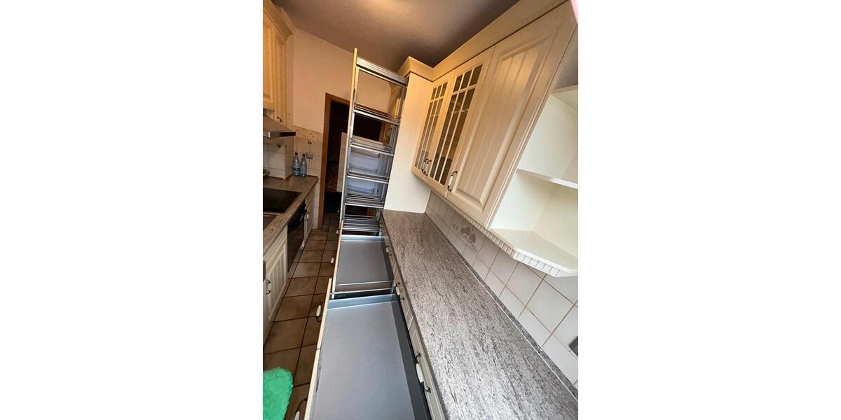 Etagenwohnung Niederkassel - 5 Zimmer, 190 m&sup2;, 2.220&euro; | Angebot:24876817