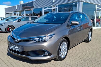 Toyota Auris 138.842 km 12.500 &euro; Aschersleben 06449