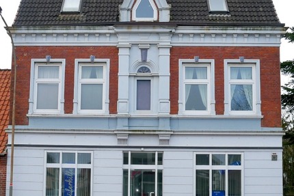 Historisches, gepflegtes Wohn- und Geschäftshaus über drei Etagen in 25709 Marne zu verkaufen. 9 zimmer