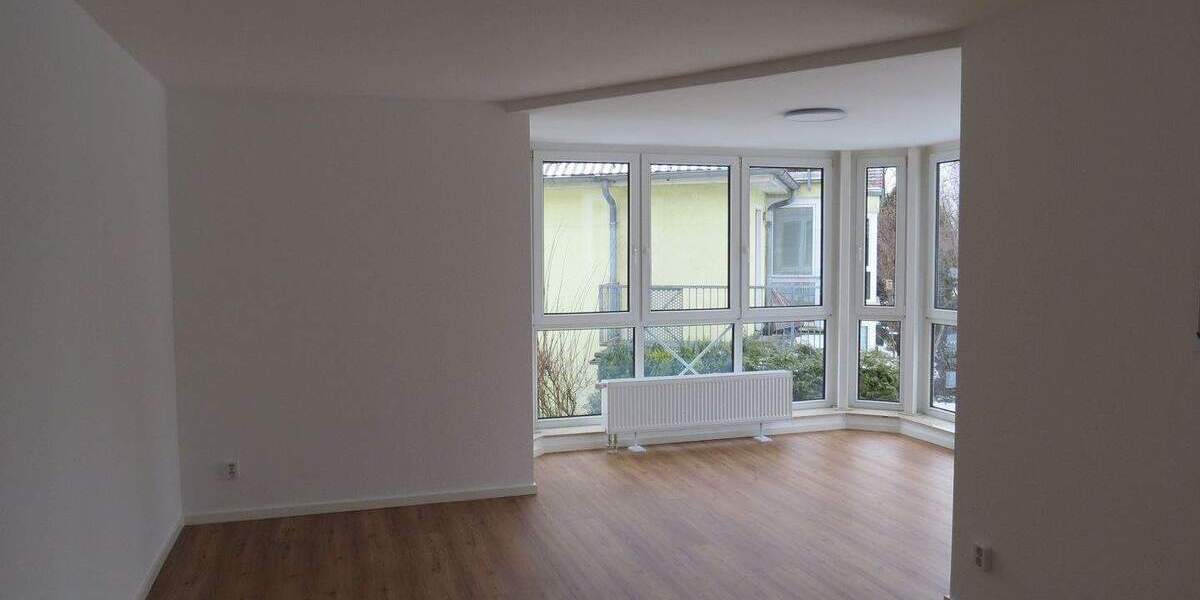 Etagenwohnung Falkensee - 2 Zimmer, 82 m&sup2;, 1.150&euro; | Angebot:24906141