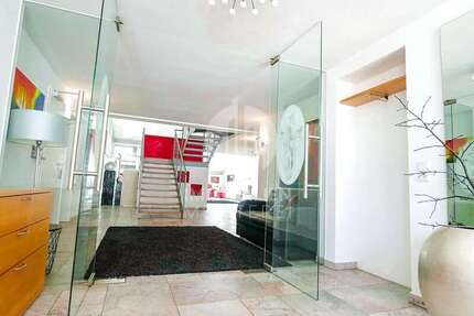 Haus zum Kaufen in Vöhringen 949.000 € 290 m² 5.5 zimmer