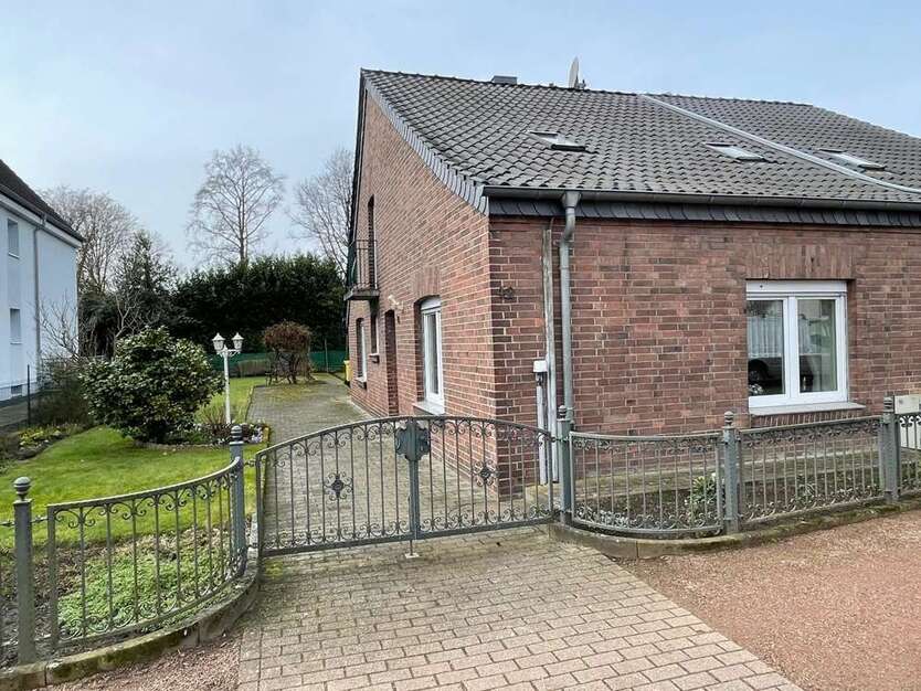 Haus zum Kaufen in Grefrath 240.000 € 111 m²